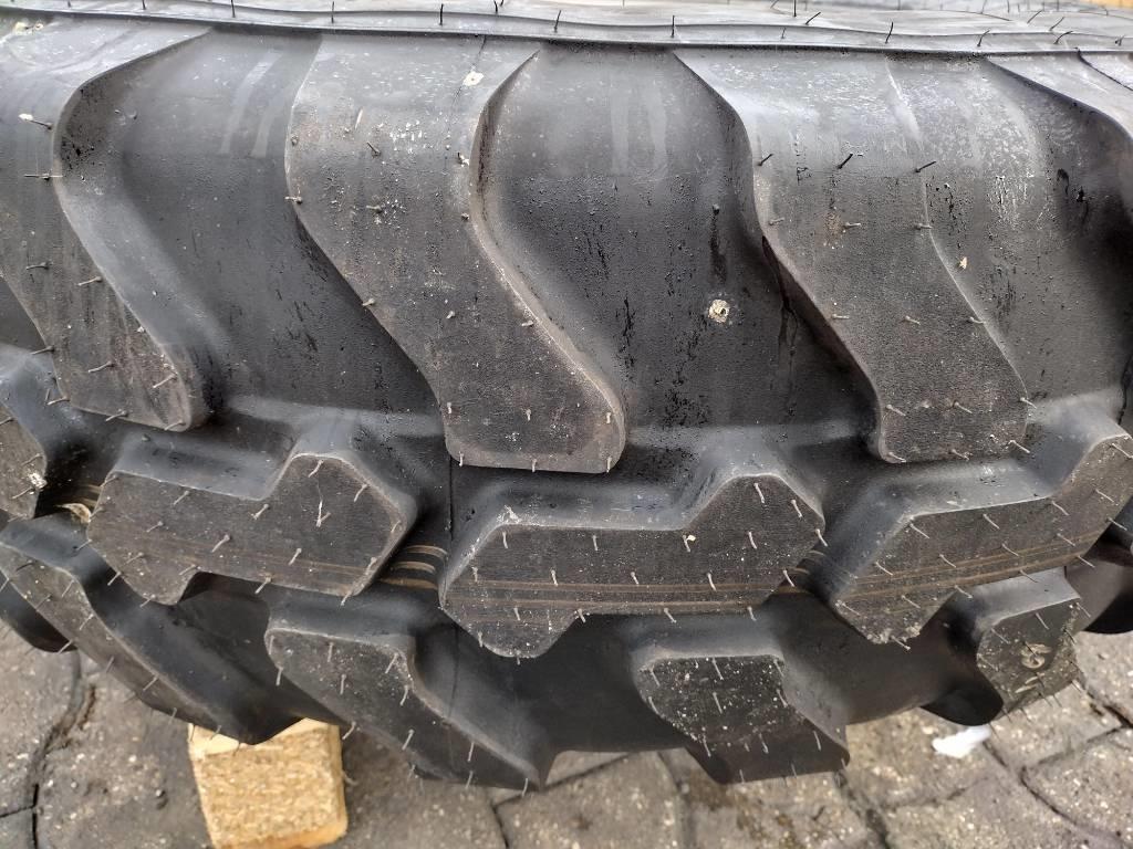 Mitas Reifen 335/80R20 Rad vom Atlas AR60 Reifen